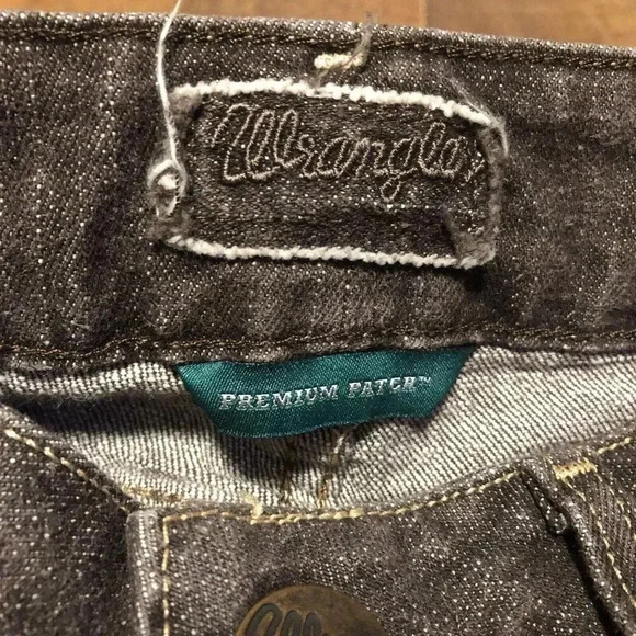 Wrangler Women's Size 3/4 X 34 Premium Patch Zip Up Five Pocket Flare Jeans - Picture 2 of 3